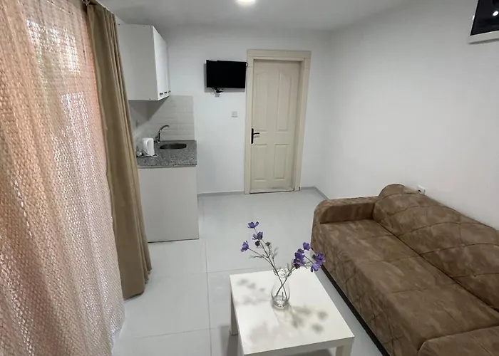 Mini With Pool * مرمريس